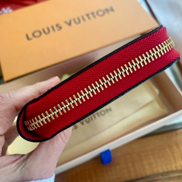 LV NEW Limites Edition Rose Indian Wallet Vernis - Picture 2 of 9